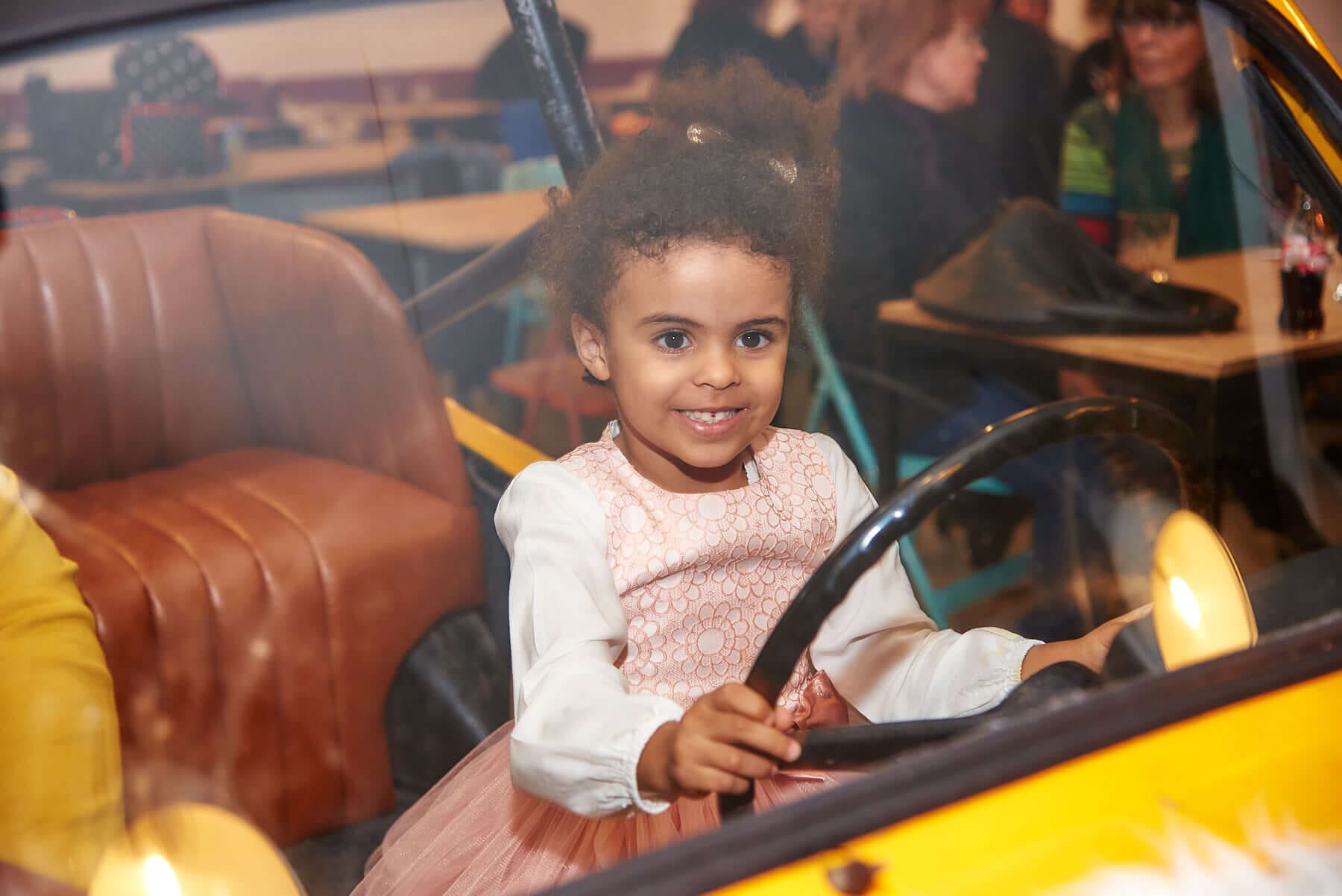 fotografisanje slavlja dete za volanom
